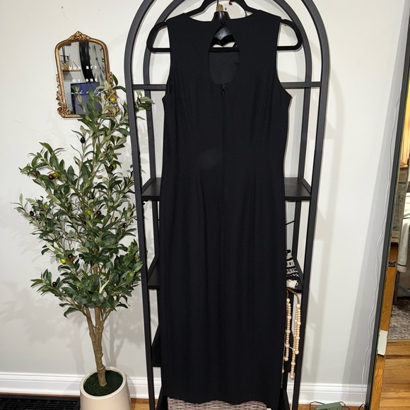 Maggy London black cocktail dress with slit on the side - Picture 6 of 9